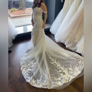 Elegant Lace Wedding Dress